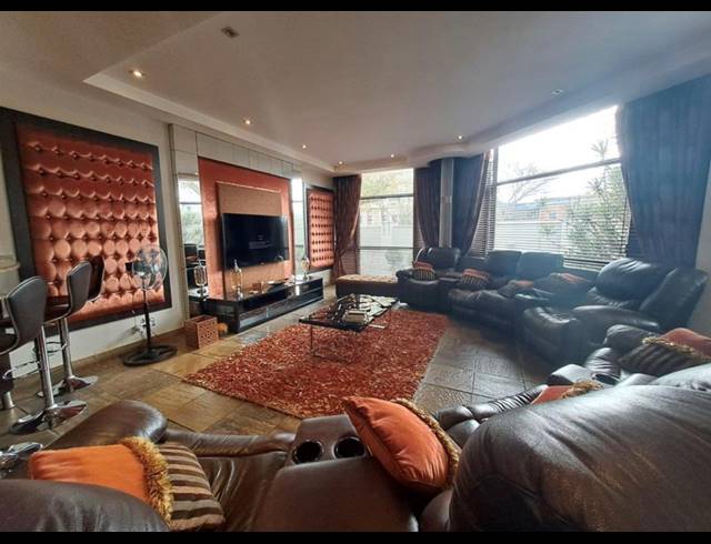 4 BEDROOM HOUSE FOR SALE IN CYCAD ESTATE